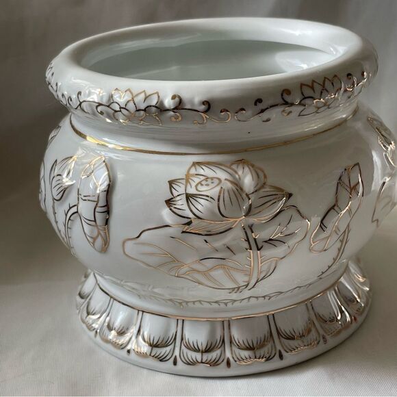 Small White and Gold lotus flower water Lily Ceramic pot planter or for Incense - Picture 14 of 16